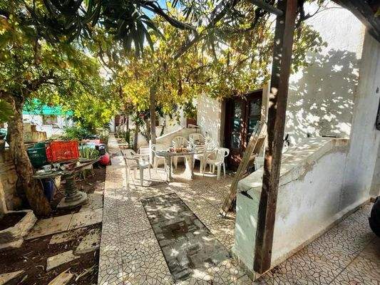 Südostkreta, Makry Gialos: Apartmentkomplex zur Renovierung zu verkaufen