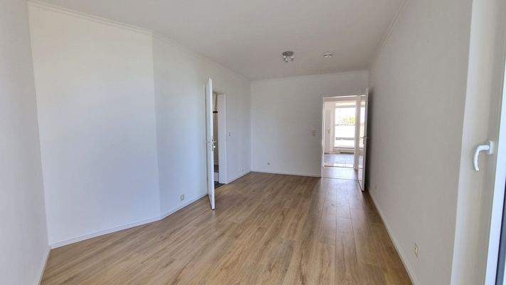 Schlaf 1 mit Bad 1 vom Balkon