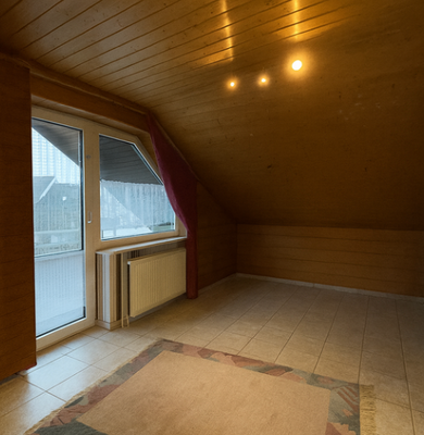 Zimmer OG mit Balkon