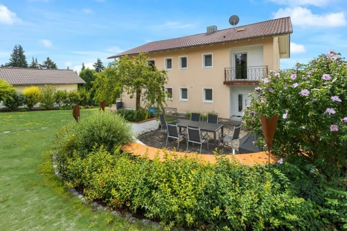 Nur 1% Provision bis 30.6 für Käufer! Tolles Zweifamilienhaus mit großem Garten in Mengkofen/Krottenthal