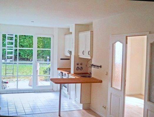 Küche mit Terrassenzugang