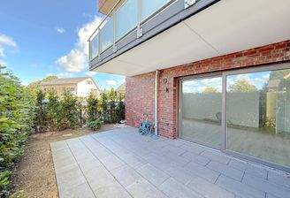 sonnige Terrasse & Garten