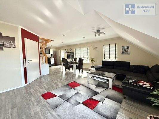 Wohn-/ Essbereich OG