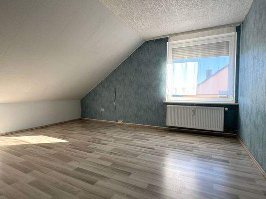 Zimmer 2 - 3-Zimmer-Whg. im DG