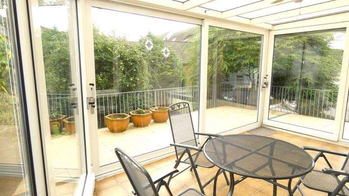 Wintergarten mit Balkon im OG