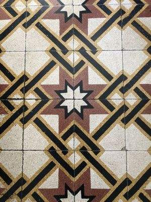 Hauptgebäude: Fliesen im Esszimmer