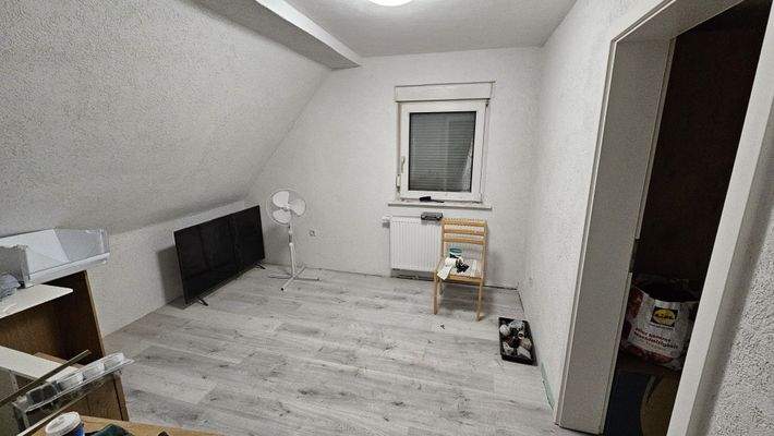 Vorderhaus_DG Zimmer B02.jpg