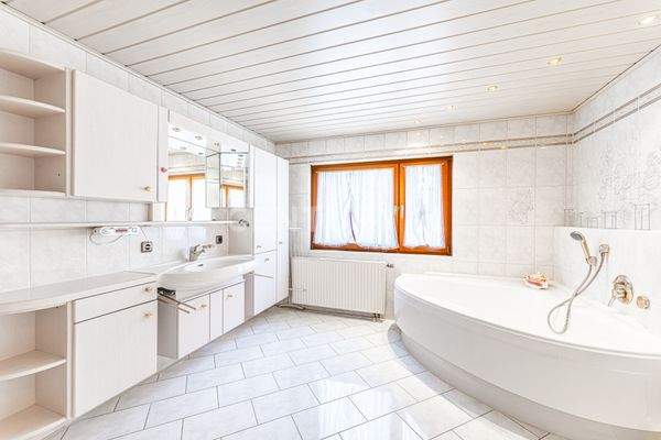 Badezimmer 1.OG