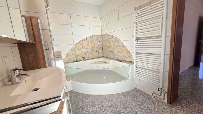 Eckbadewanne(Acrylglas)