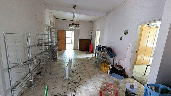 Altbau EG Wohnteil mit Schäden