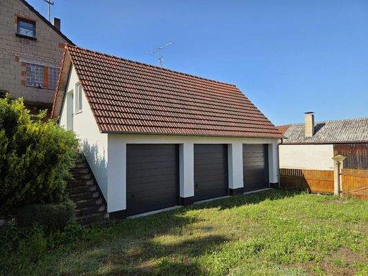 Dreifachgarage mit Satteldach