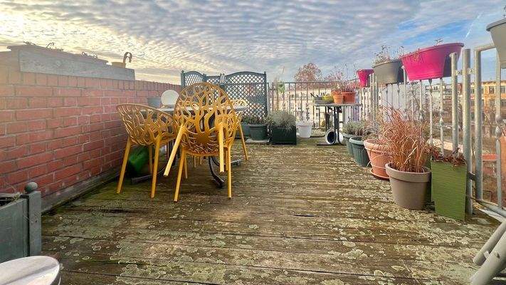 Terrasse über den Dächern mit Weitblick