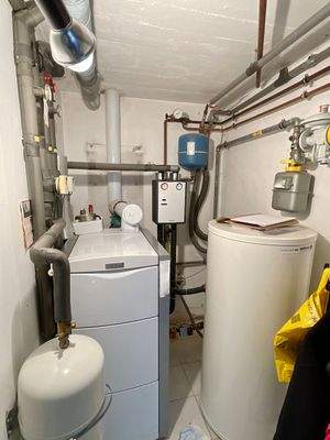 Heizung (Gas-Brennwerttherme) mit WW-Speicher