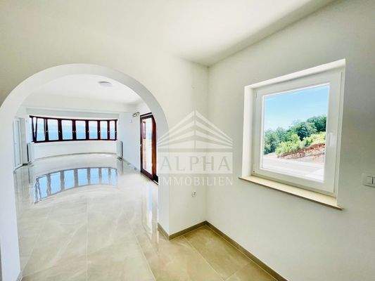 Küchenbereich mt Blick in das Wohnzimmer