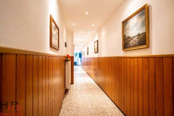 Flur zu den Toiletten