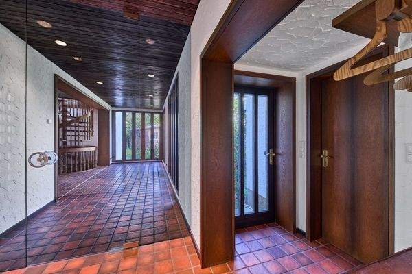 Ground Floor: Entrance 