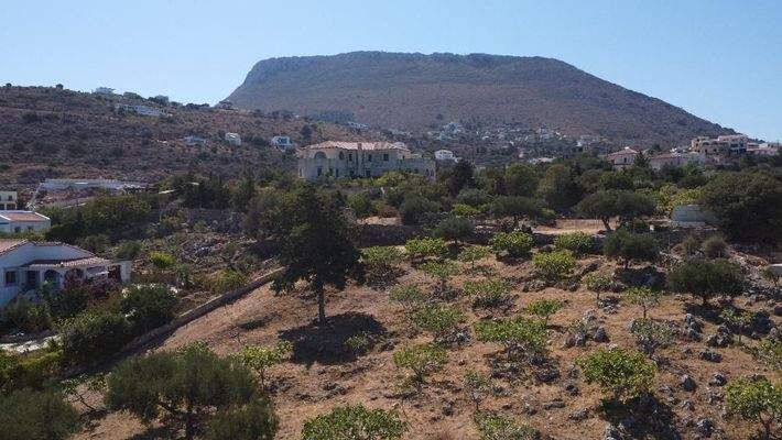 Kreta, Kokkino Chorio: Ruhiges Landgrundstück mit Dorfnähe zu verkaufen