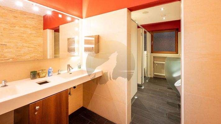 hotel-restaurant-schwarzwald-toilette-wolf-immobilien