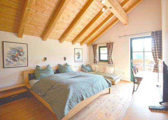 Schlafzimmer OG mit Balkon