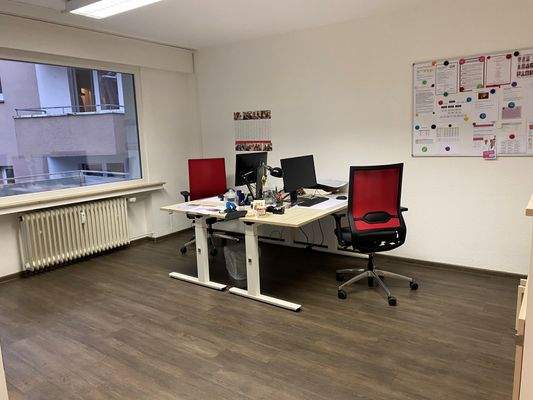 Büro 2.jpg