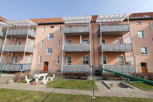 Innenhof Westseite mit Balkonanbauten