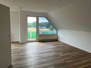 Wohnzimmer mit Balkon