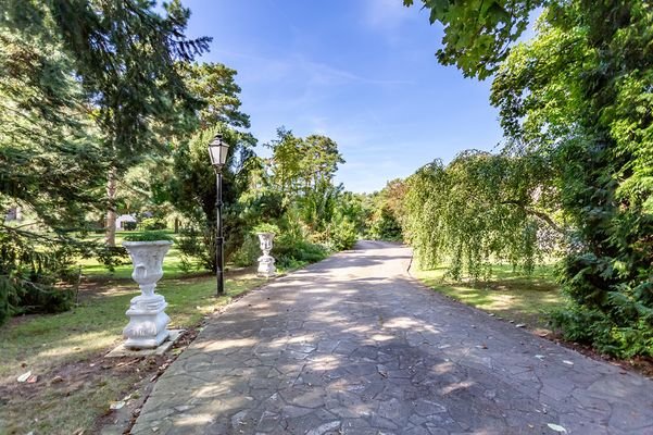 Herrschaftliche Zuwegung zur Villa