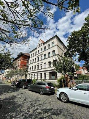 Frontansicht des Mehrfamilienhauses