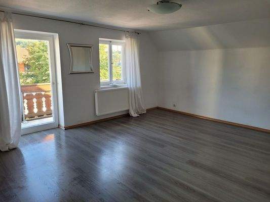 Schlafzimmer Ost mit Balkon