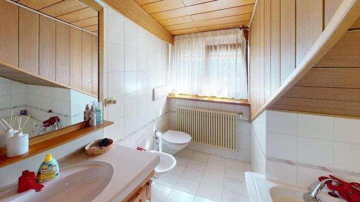 Leifers-Laives-4-Zimmer-Wohnung-quadrilocale-Leifers-Zentrum-Laives-Centro-mit-Garten-con-giardino-zwei-Stöcke-due-piani-Balkon-balcone-Bozen-Umgebung-bolzano-verkaufen-vendesi