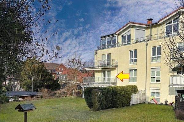 Seitlicher Blick zur Rückseite des Hauses