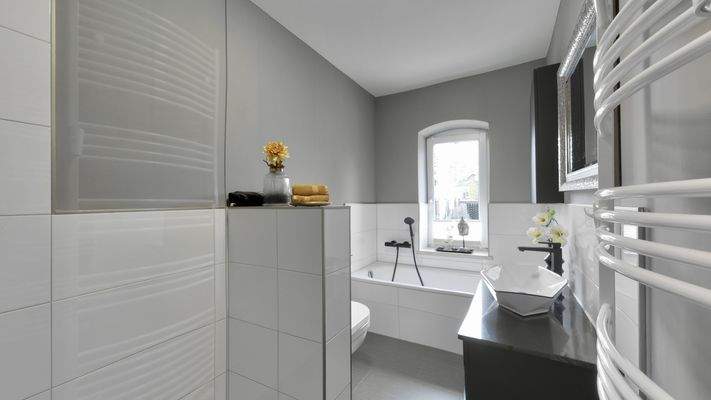 Das Tageslicht-Vollbadezimmer im EG