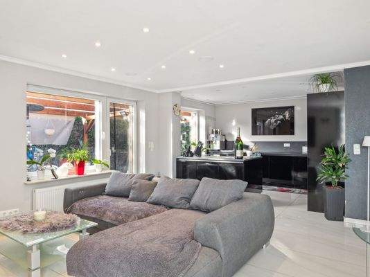 Wohnzimmer mit Küche - EG