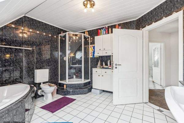 Tageslichtbad WE02 (1. Ansicht)