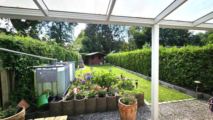 Terrasse mit Überdachung.jpg