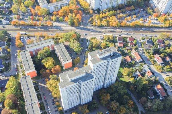 Luftbild Gebäude und Straße