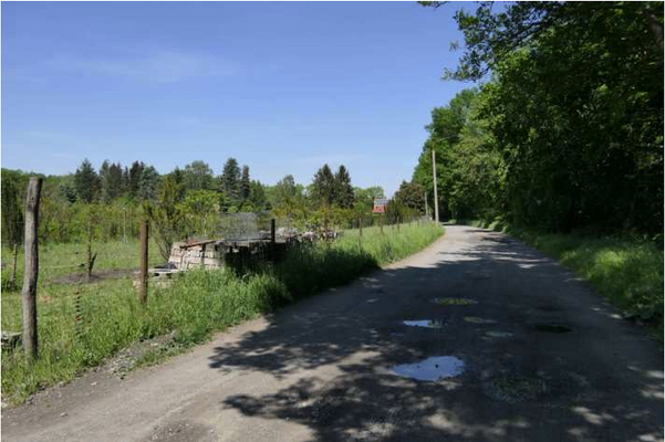 Rückseite des Grundstücks.png