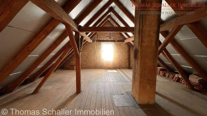 Dachboden zum möglichen  Ausbau 
