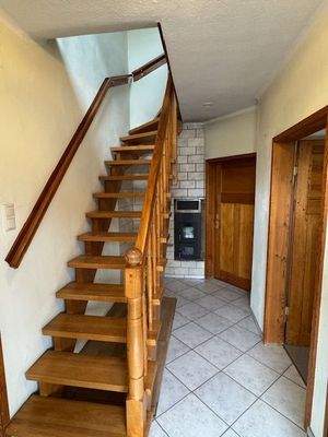 Hauseingangsbereich mit Treppenhaus