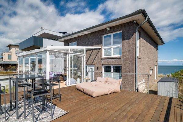 Terrasse mit Wintergarten