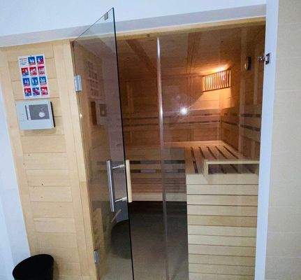 Sauna mit Wellness-Dusche