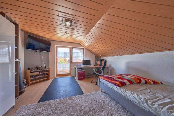 Kinderzimmer mit Balkonzugang