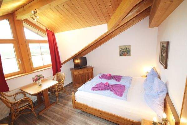 Kleines Dachgeschossidyll mit Charme und Bergblick