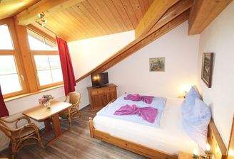 Kleines Dachgeschossidyll mit Charme und Bergblick