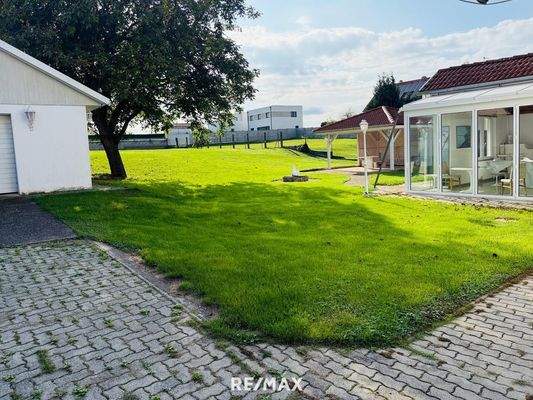 Ansicht Nebengebäude & Wintergarten