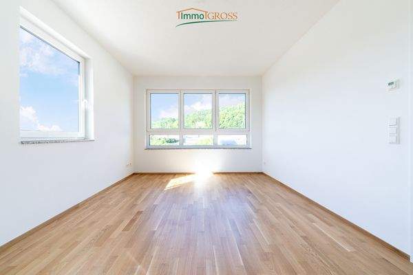 Lichtdurchflutetes Büro mit Aussicht auf das Wiesental