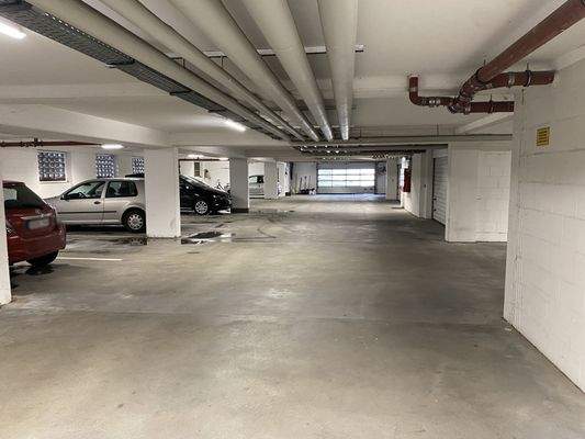 Tiefgarage / ein TG-Stellplatz inkl.