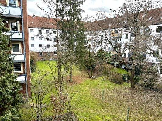Blick vom Balkon in Garten
