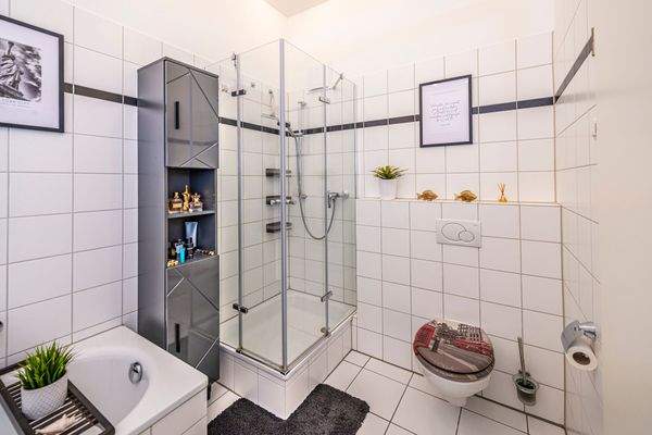 Badezimmer Ansicht 2