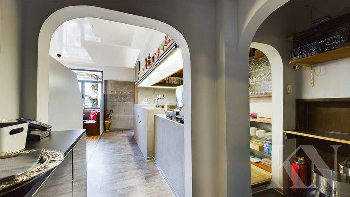 Durchgang Theke & Küche 